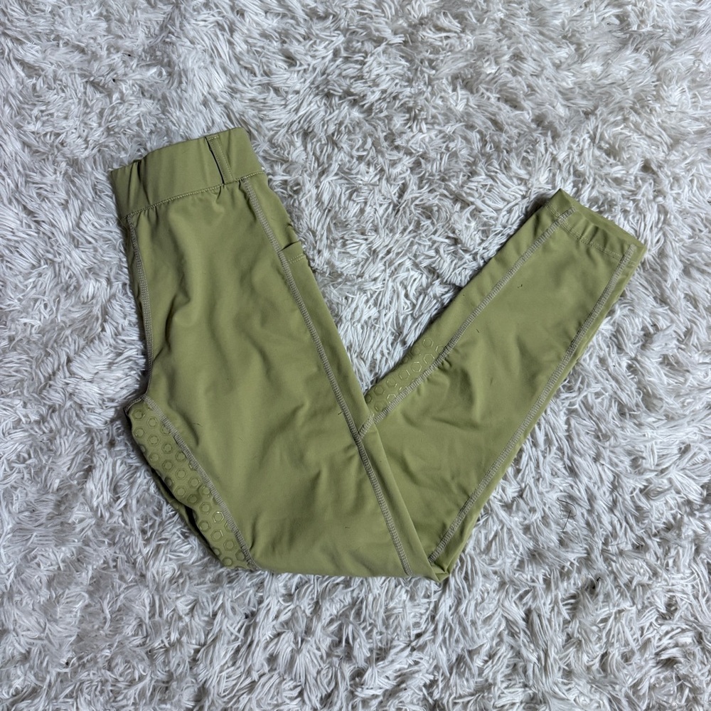 Child’s Large Tan FitsT4 Full Seat Horseback Riding Breeches. Good Condition.
